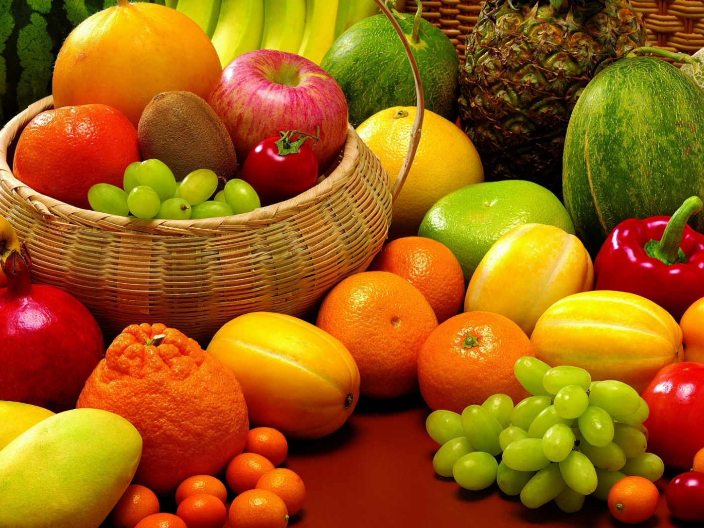 фрукты, ассорти, ананас, дыня, виноград, апельсин, мандарин, киви, яблоки, корзинка