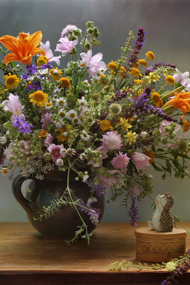 стол, ромашки, букет, шкатулка, ваза, ёжик, полевые цветы