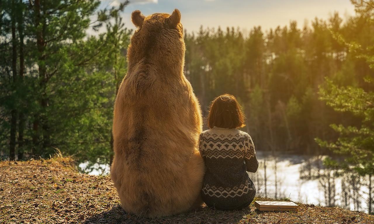 утро в россии, девушка, медведь, back, арт, smile, party, girl, bear, ass, art, sun, summer, white, forest, see, wide