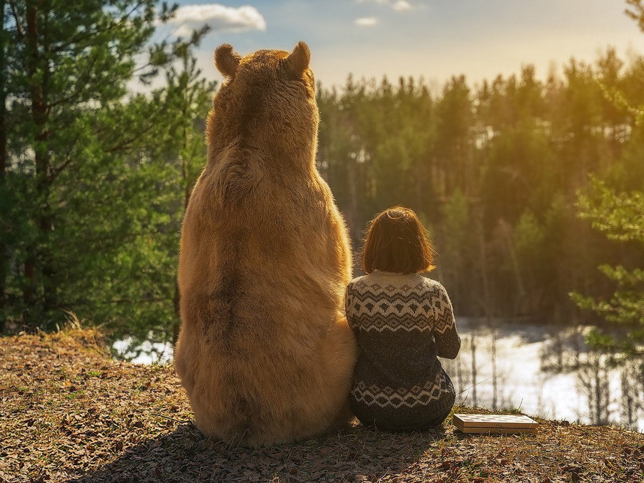 утро в россии, девушка, медведь, back, арт, smile, party, girl, bear, ass, art, sun, summer, white, forest, see, wide