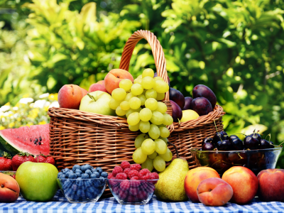 арбуз, тарелка, черника, ягоды, малина, нектарин, вишня, сливы, виноград, клубника, стол, персики, абрикосы, фрукты, груши, скатерть, корзина, яблоки
