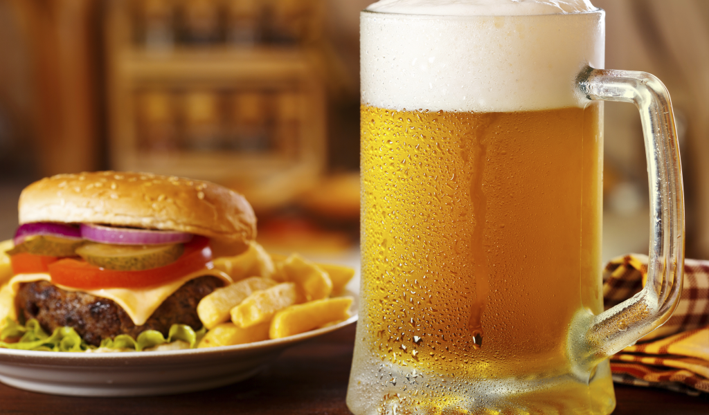 пиво, светлое, бутерброд, гамбургер, beer, light, choice, sandwich, hamburger, bar, room, wood, table, main, drink, room, read, bira, nice, wide