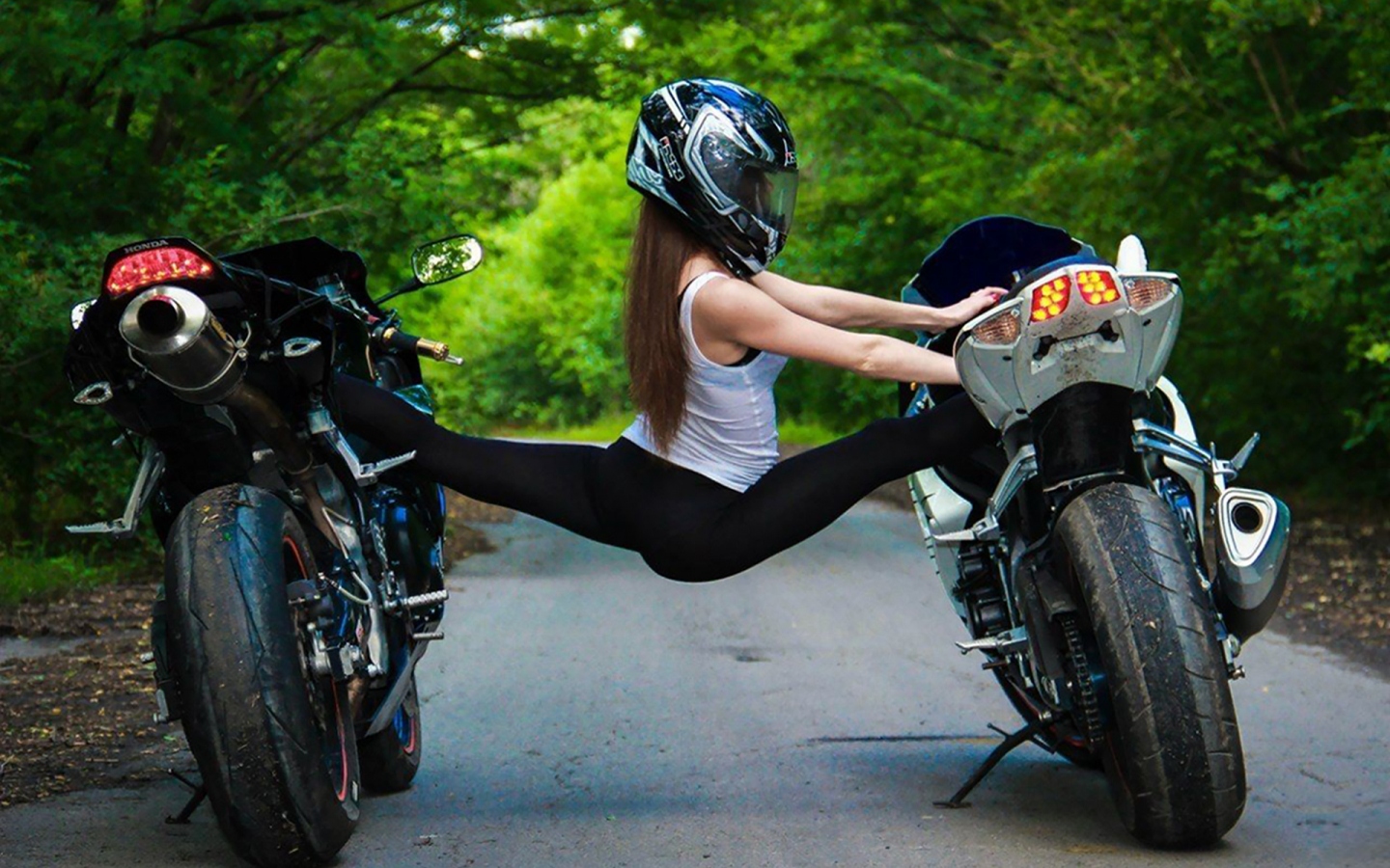 девушка, шпагат, спорт, мото, girl, sport, moto, splits, bike, splits, dress, black, short, front, star, solar, drop, lips, eyes, nice, sky, nice, street, road, wide