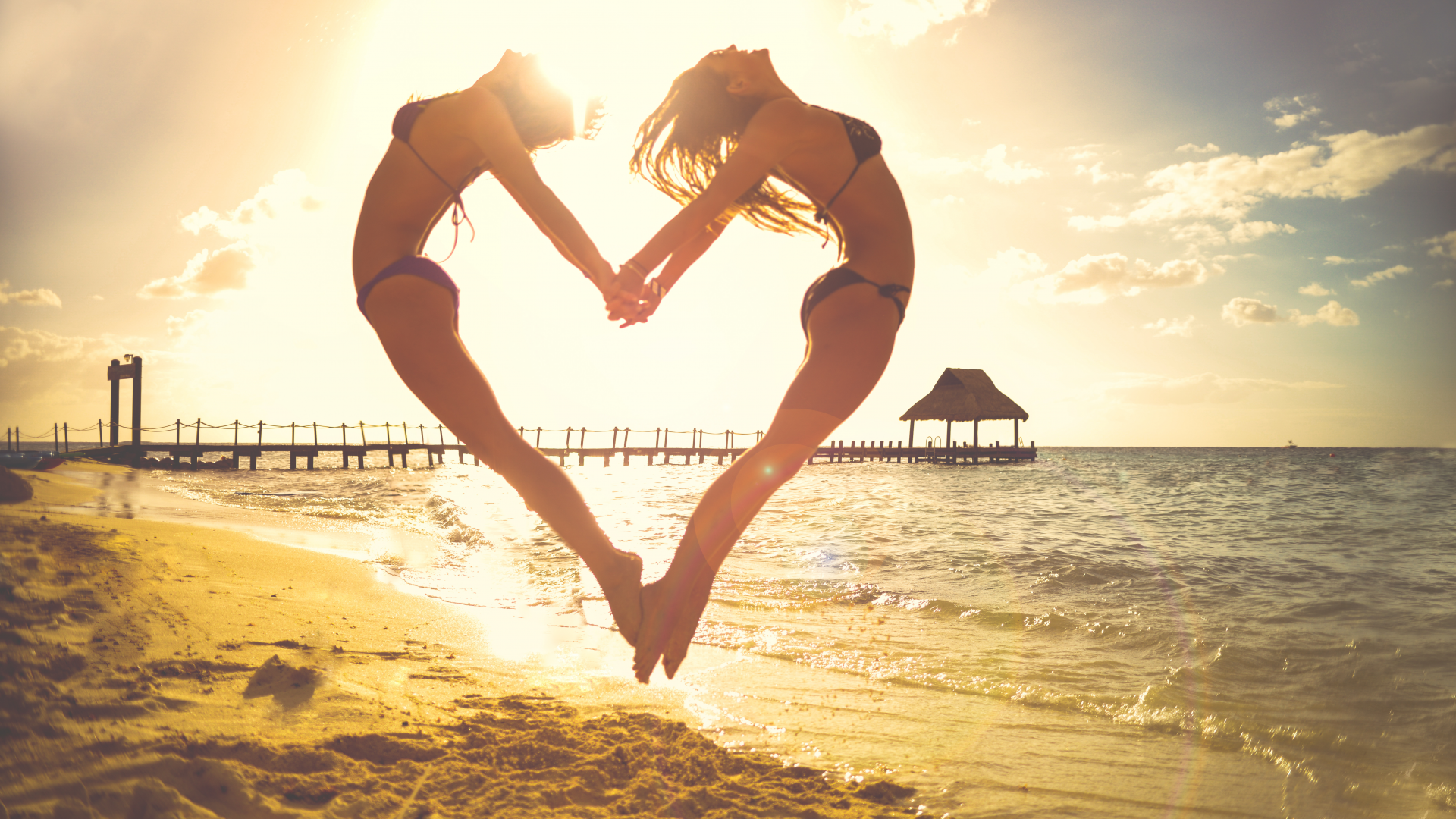 девушки, прыжок, сердце, пляж, girls, jump, heart, beach, sun, solar, light, summer, see, nice, wide