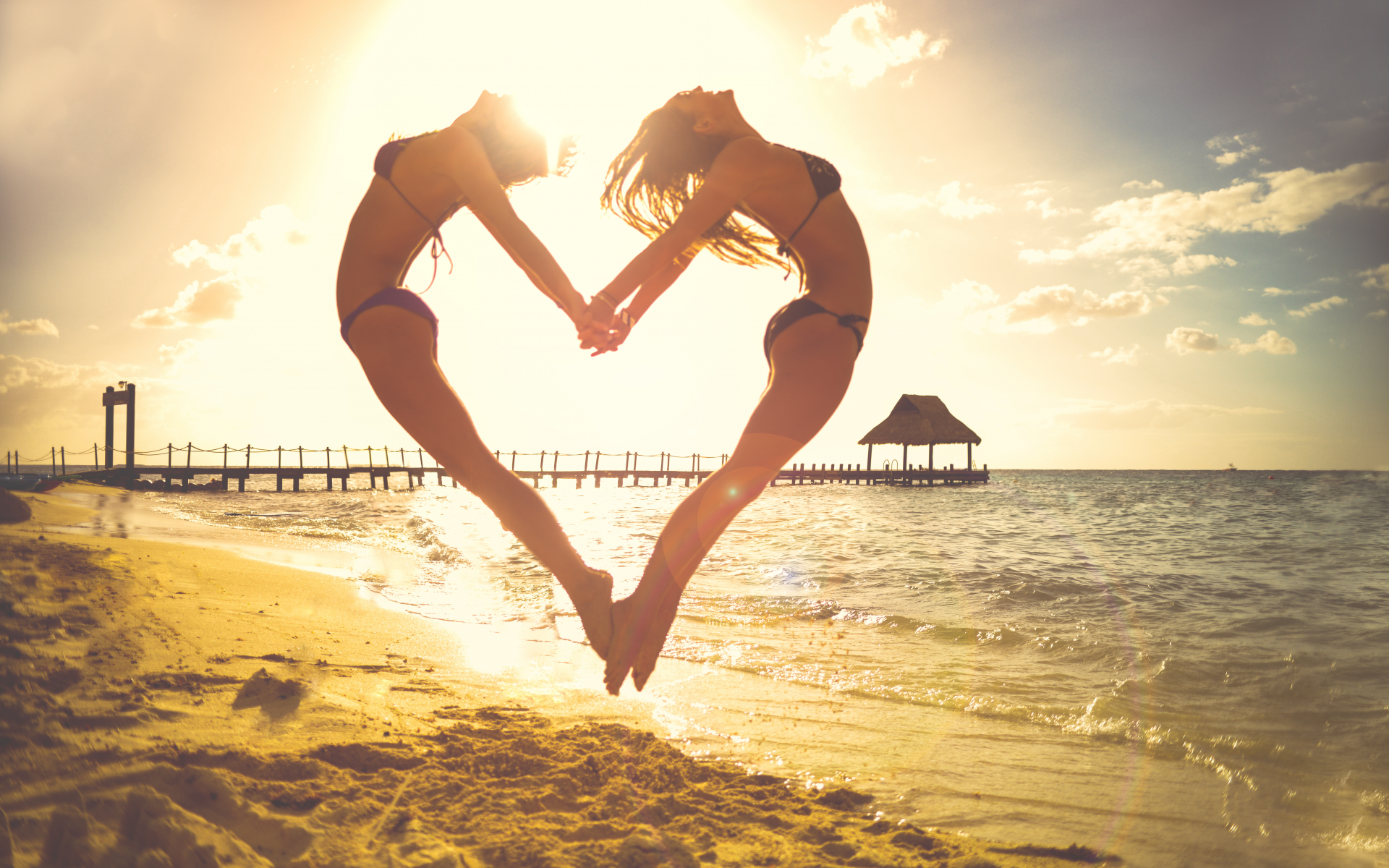 девушки, прыжок, сердце, пляж, girls, jump, heart, beach, sun, solar, light, summer, see, nice, wide