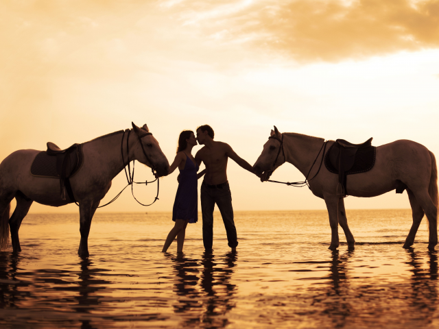 девушка, мужчина, поцелуй, пляж, лошади, horse, sunset, kiss, love, sea, beach, heart, sun, solar, light, summer, see, nice, wide