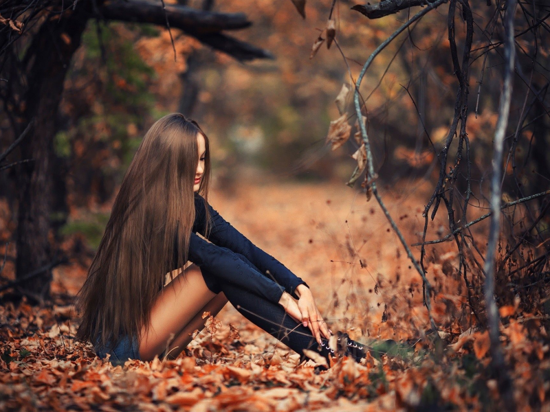 девушка, лес, осень, girl, forest, autumn, brunette, dress, color, dark, front, solar, grass, tree, trees, eyes, see, nice, sky, wide