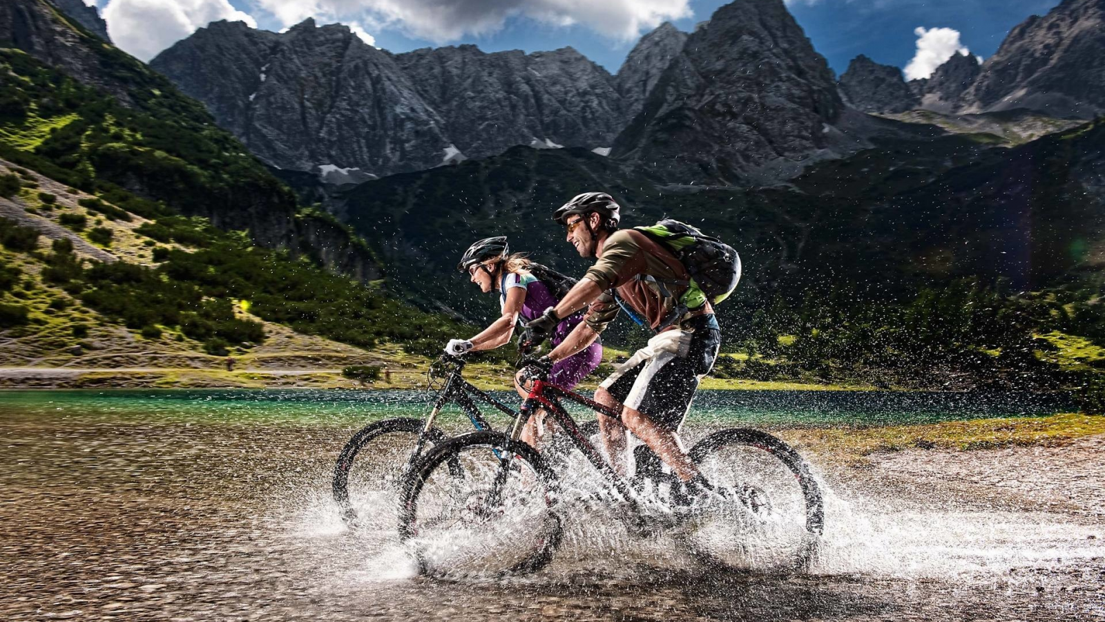 велосипедисты, девушка, мужчина, река, горы, туризм, cyclists, girl, man, river, mountain, tourism, velo, drop, drops, wet, splashes, sun, summer, light, solar, see, nice, wide