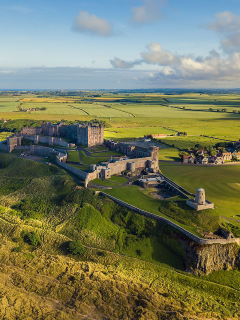 замок, англия, bamburgh, castle, northumberland, england, bamburgh castle in northumberland, nature, landscapes, light, see, up, sun, day, nice, wide