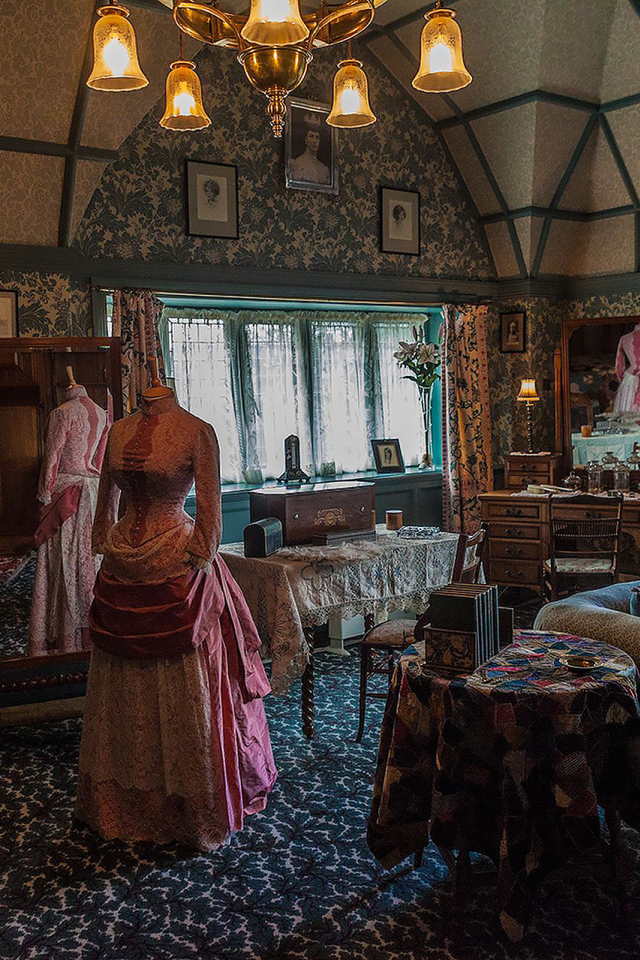 комната, one of the many rooms in cragside house, northumberland, england, house, old, room, environment, main, victorian, nice, wood, library, table, wide, book, books, read, table, read, vine, wide