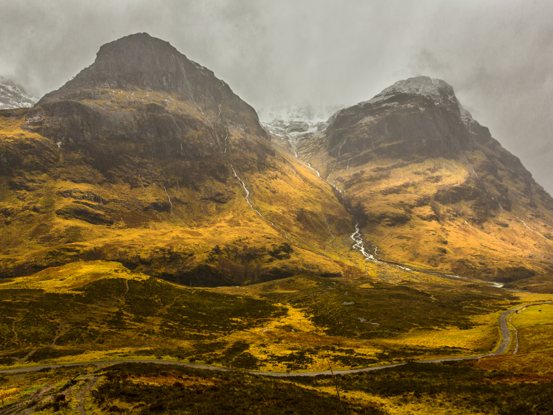 горы, скалы, шотландия, glencoe in scotland, glencoe, scotland, mounts, mountain, nature, mountains, rock, dark, grey, landscapes, see, sun, sky, day, nice, wide