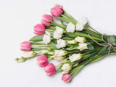 розовые, fresh, roses, romantic, тюльпаны, белые, розы, tender, букет, бутоны, wood, pink, white, tulips, flowers, цветы