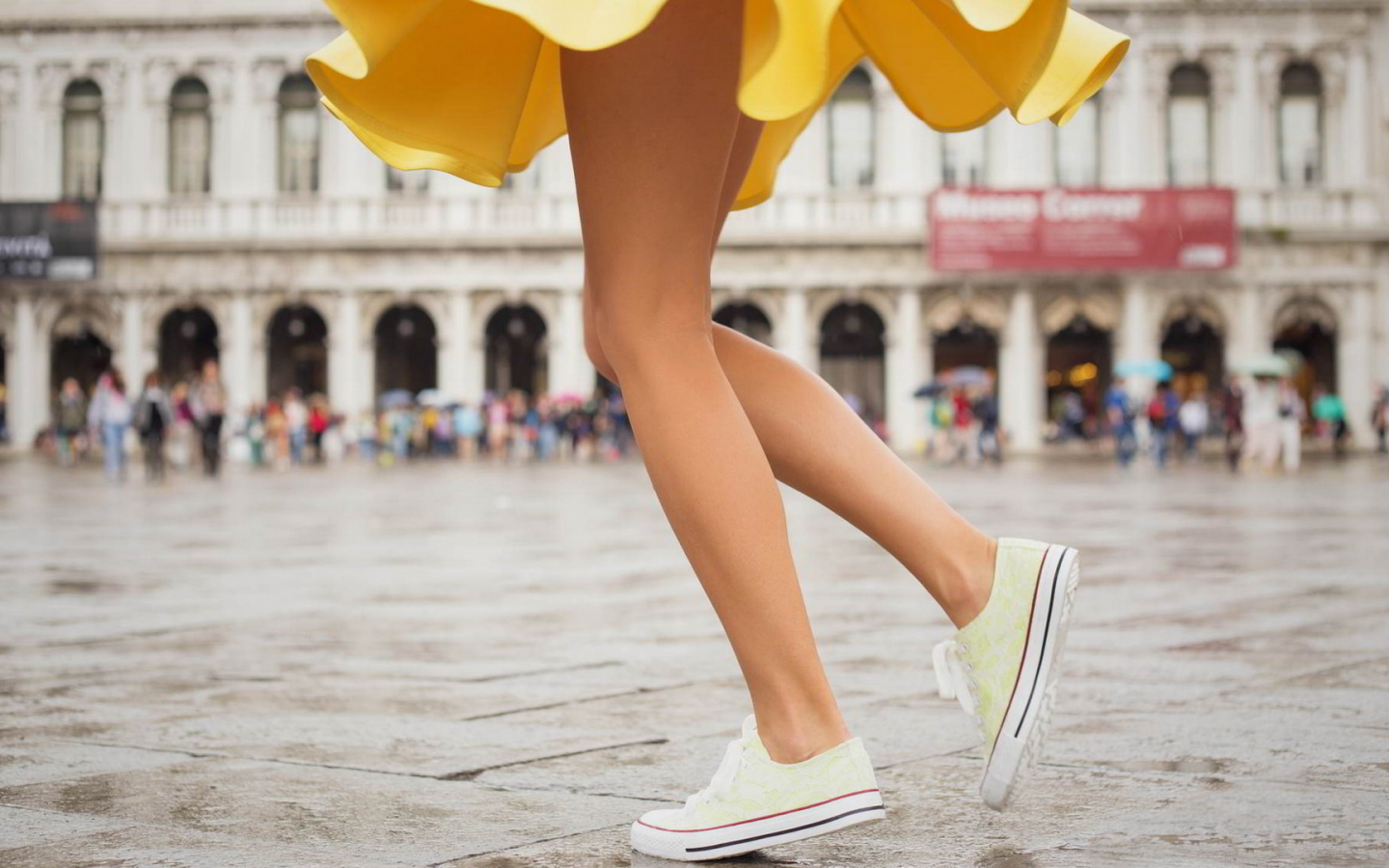 девушка, ножки, ляжки, мини юбка, желтое платье, красивые ножки