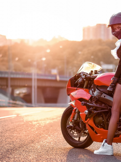 девушка, школьница, девушка в шлеме, грудь, ножки, девушка и мотоцикл, форма, девушка на мотоцикле, фигура