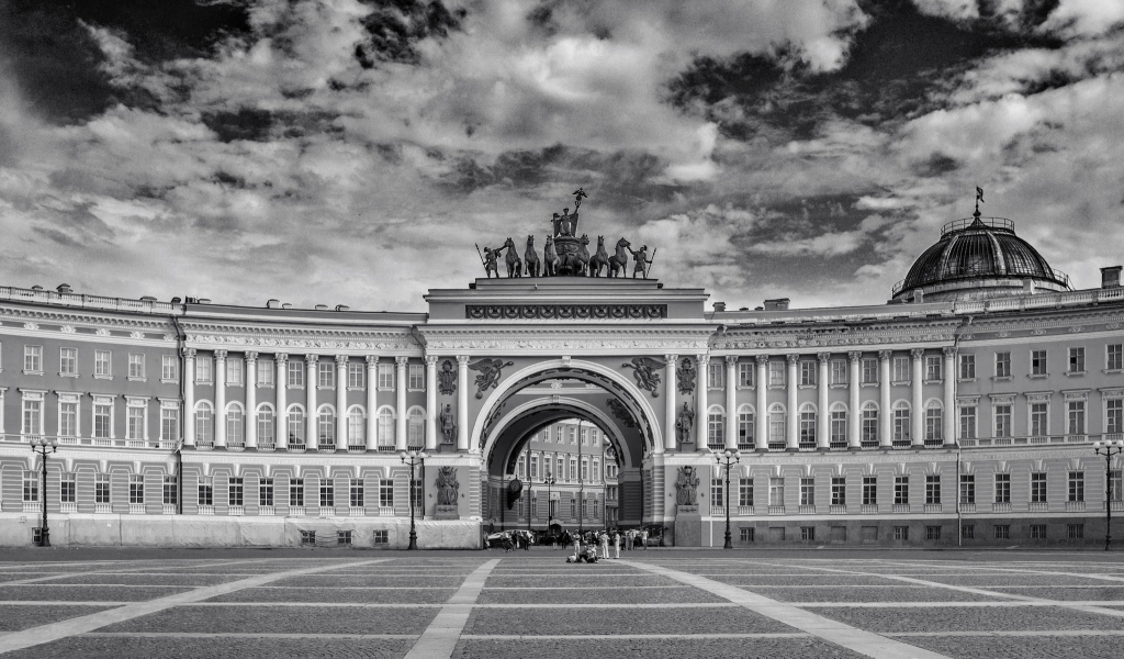 петербург, дворцовая площадь, арка главного штаба, чёрно белый
