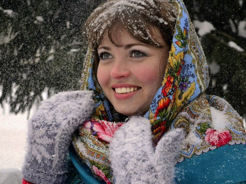 девушка, макияж, красивые глазки, русская красавица, девушка в платке, русская девушка, зима, улыбка