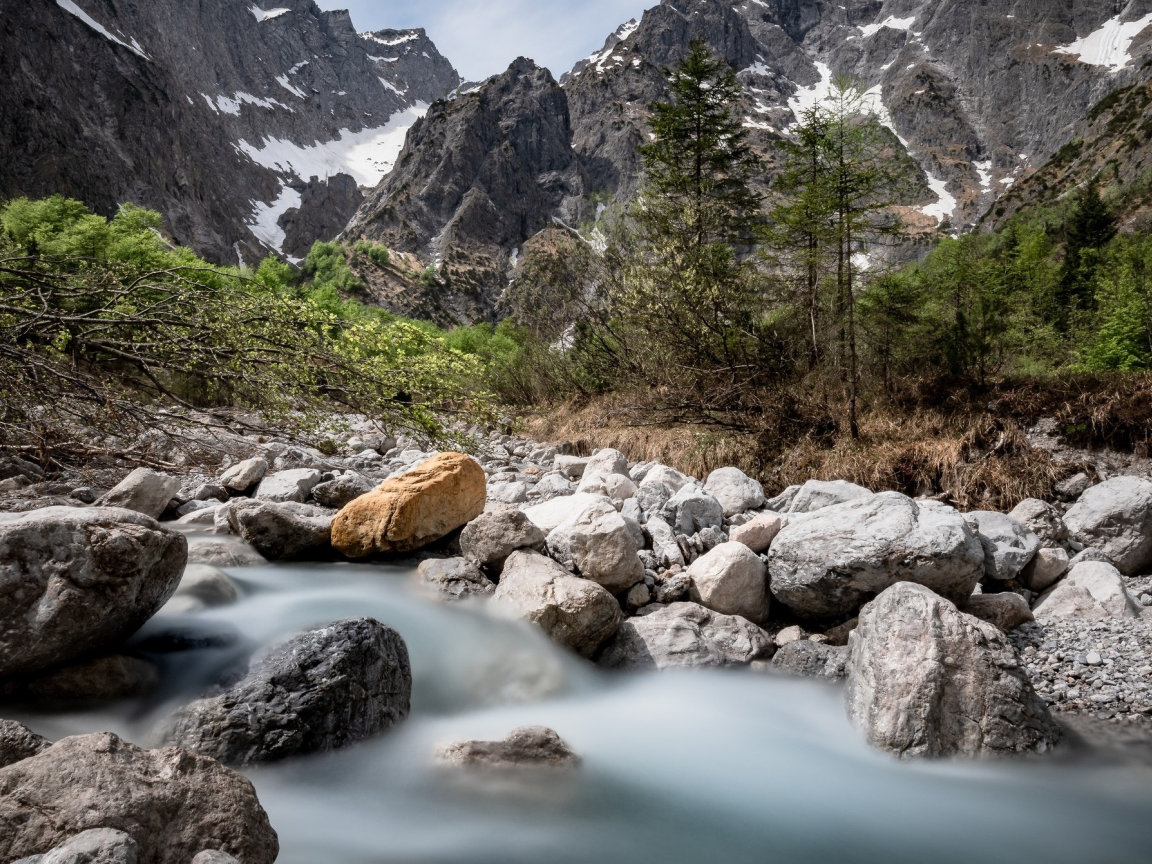 река, камни