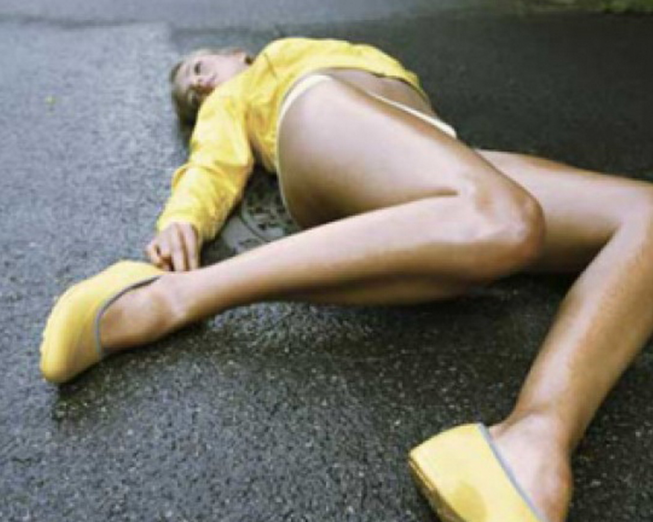 девушка, ножки, ляжки, грудь, девушка в желтом, белые трусики, шикарное тело