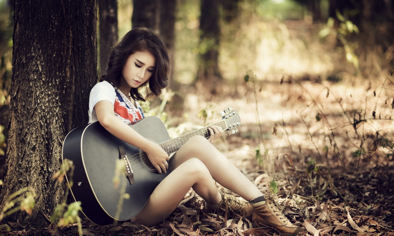 девушка, гитара, дерево