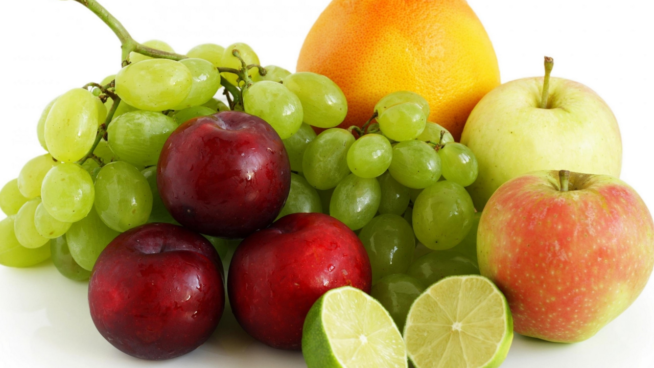 яблоки, сливы, виноград, фрукты