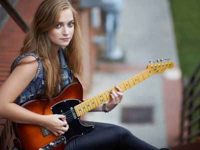 девушка, с гитарой