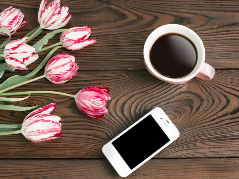 цветы, кофе, смартфон