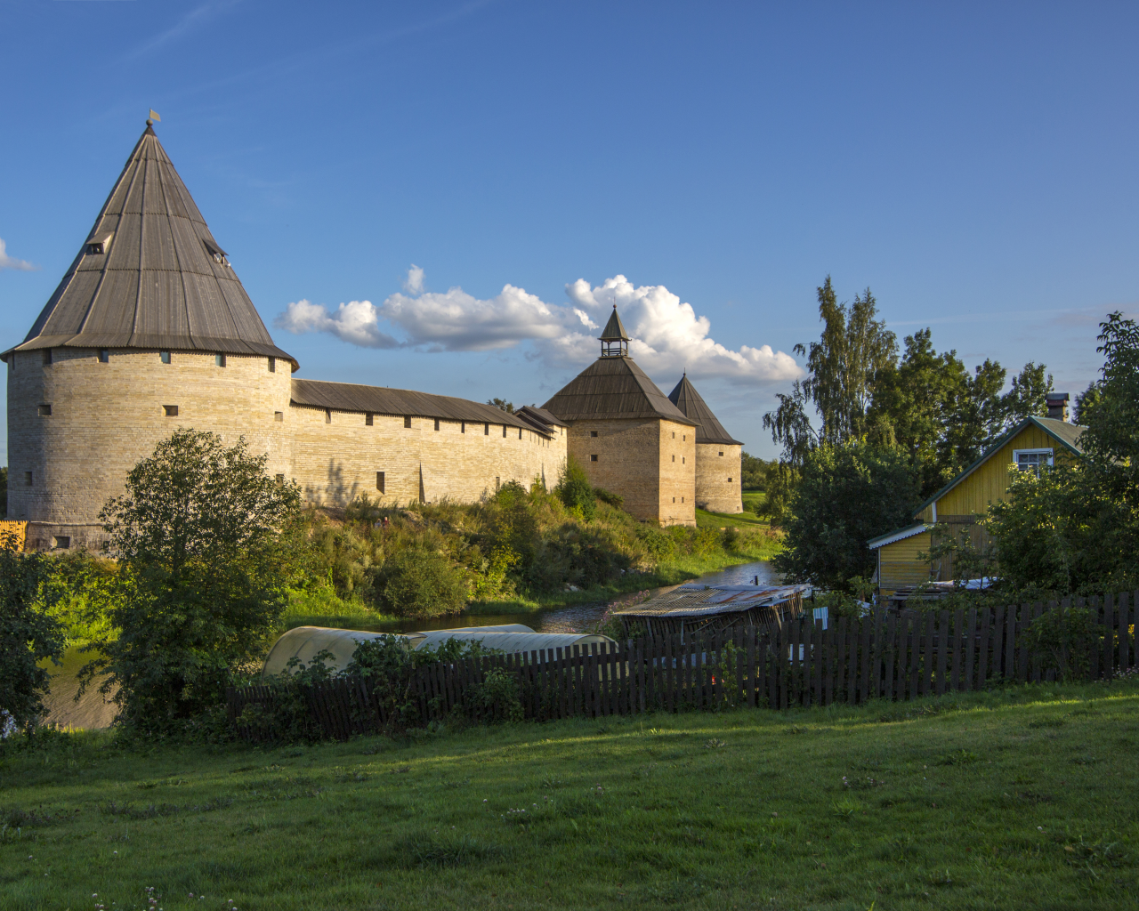 старая ладога, староладожская, крепость, небо, дом, деревья, облака, россия