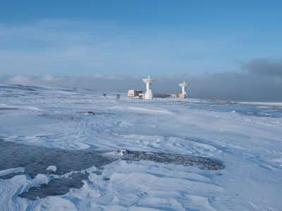 геодезическая, обсерватория, новый олесунн, ню олесунн, норвегия, антенна, снег, лёд, небо