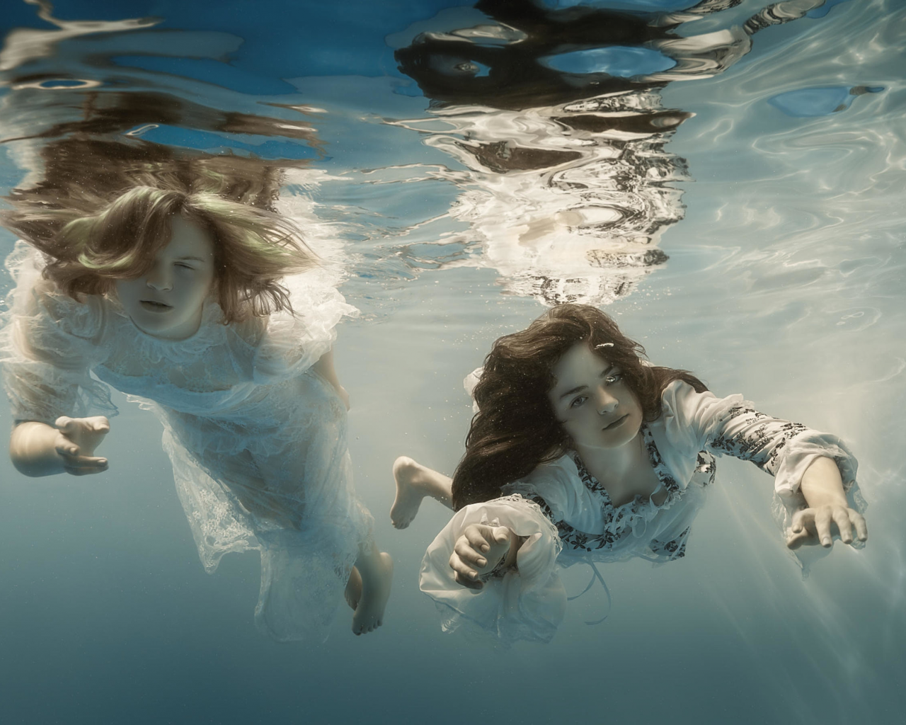 девушки, под водой