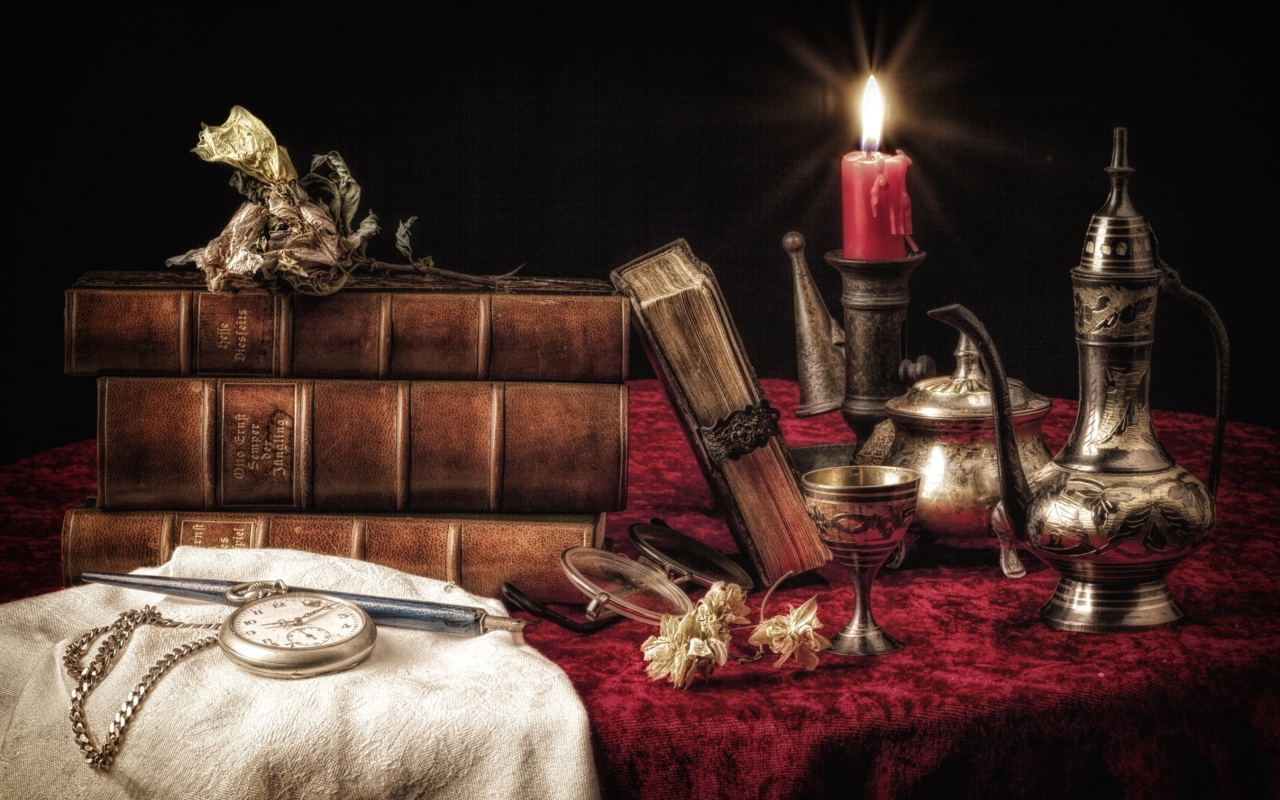 книги, свеча, стол, скатерть