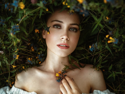девушка, лицо, взгляд, трава, цветы