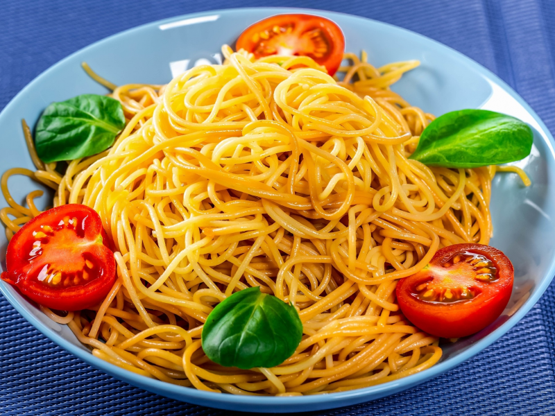 спагетти, паста, помидоры