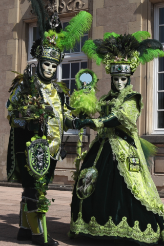 карнавал, карнавальные костюмы, группа, платья, маски