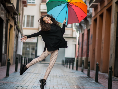девушка, зонт, улыбка, улица