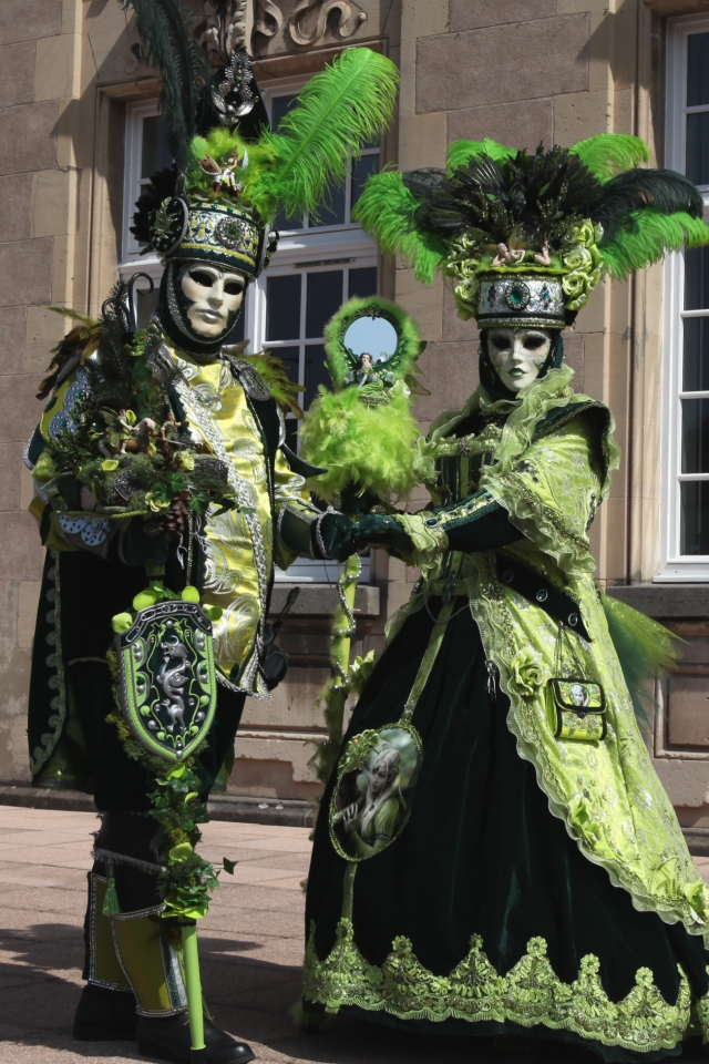 карнавал, карнавальные костюмы, группа, платья, маски