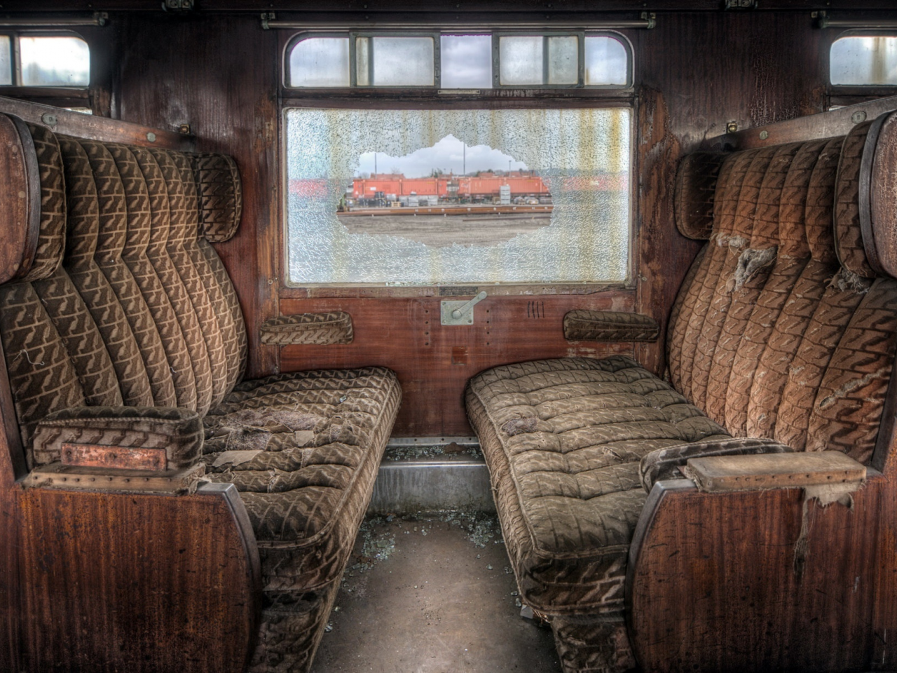 вагон, диваны, окно