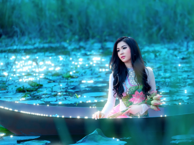девушка, азиатка, в лодке, цветы