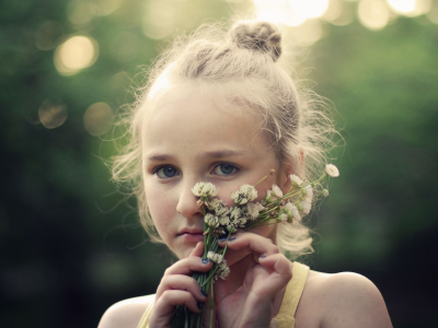 девушка, красивая, цветы в руке
