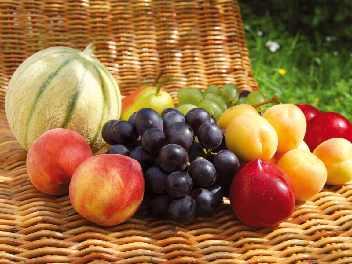 персики, фрукты, виноград
