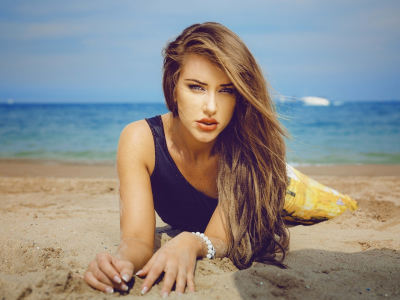 девушка, красивая, лежит на песке, море, пляж