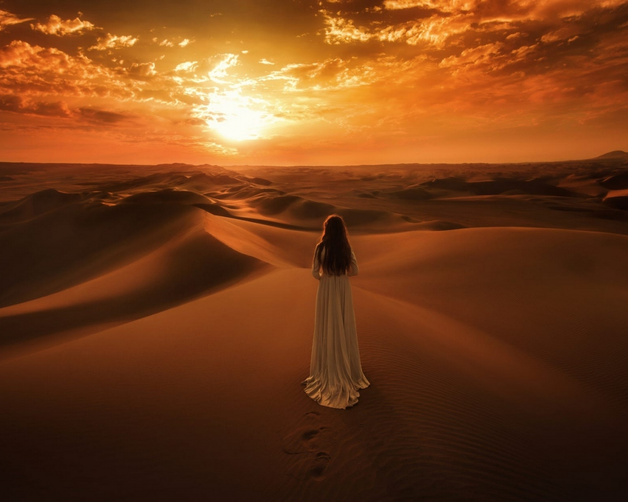 пустыня, пески, девушка