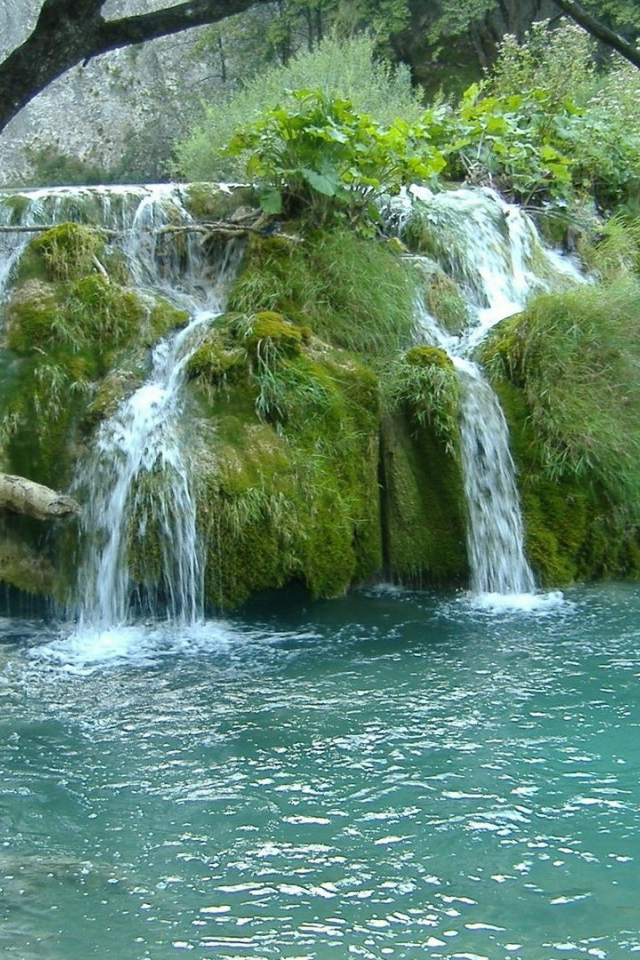 река, водопад