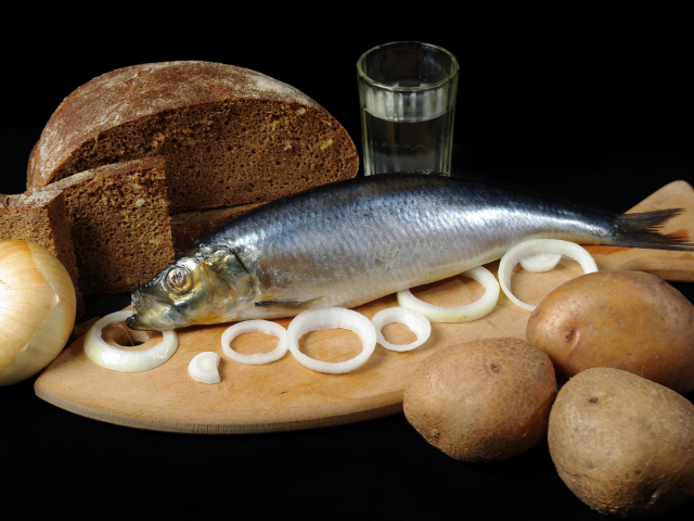 седёдка, картошка, лук, хлеб, стопка, водка, рыба