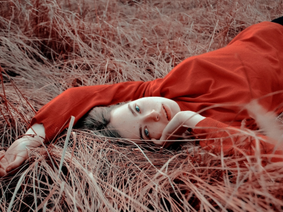 девушка, взгляд, лежит на траве