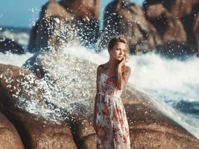 девушка, модель, фотосессия у моря, брызги воды