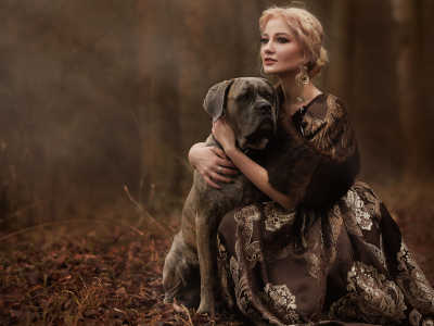 блондинка с собакой, на природе, осень