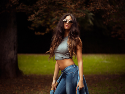 girl, cute, slim, longhaired, glasses, jeans