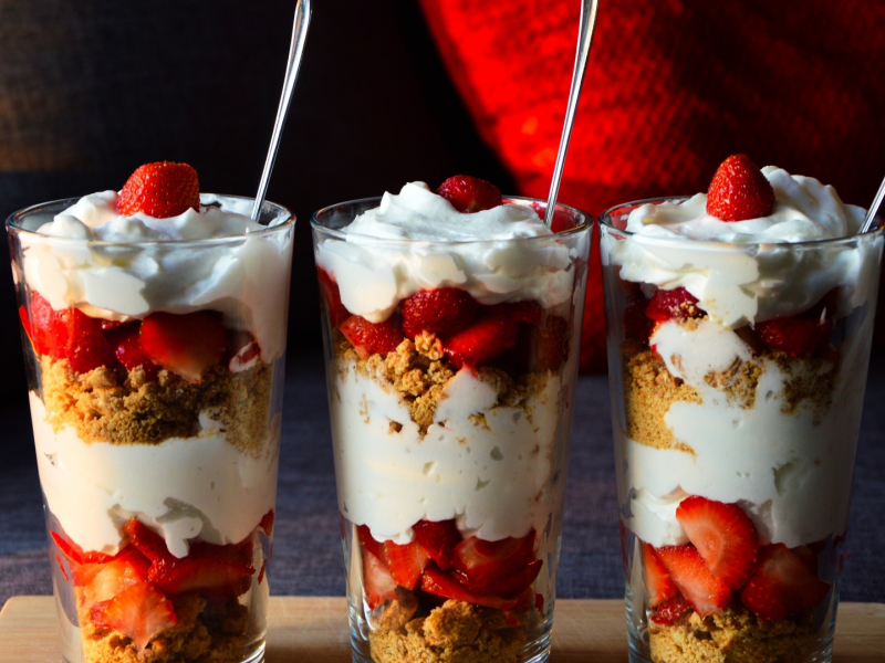 dessert, strawberry trifle