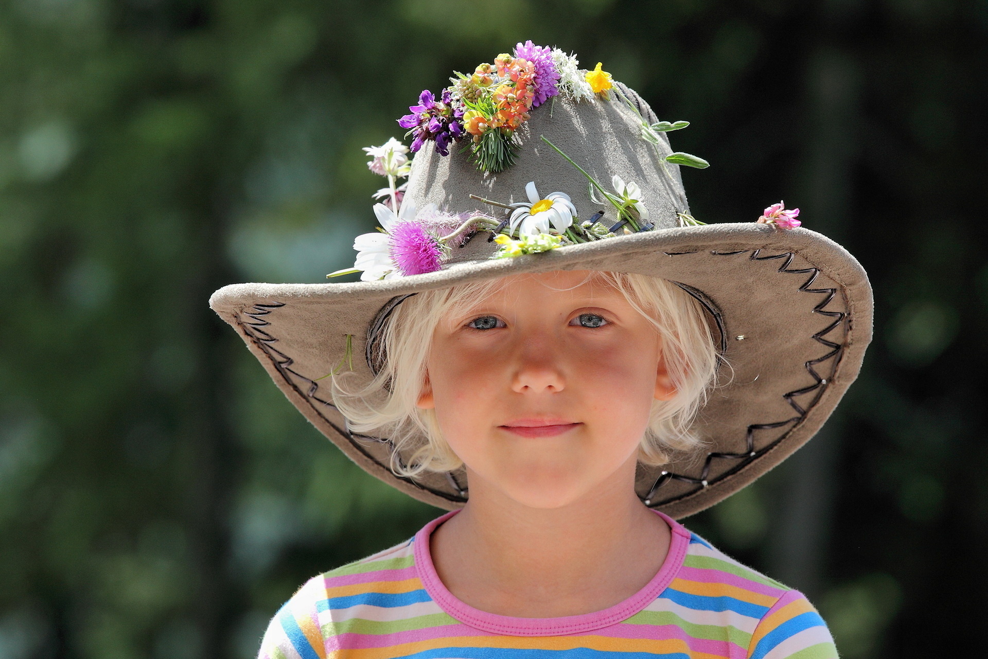 Шляпа растение. Шляпки для девочек. Шляпа для детей. Летние шляпки. Девочка в шляпе.