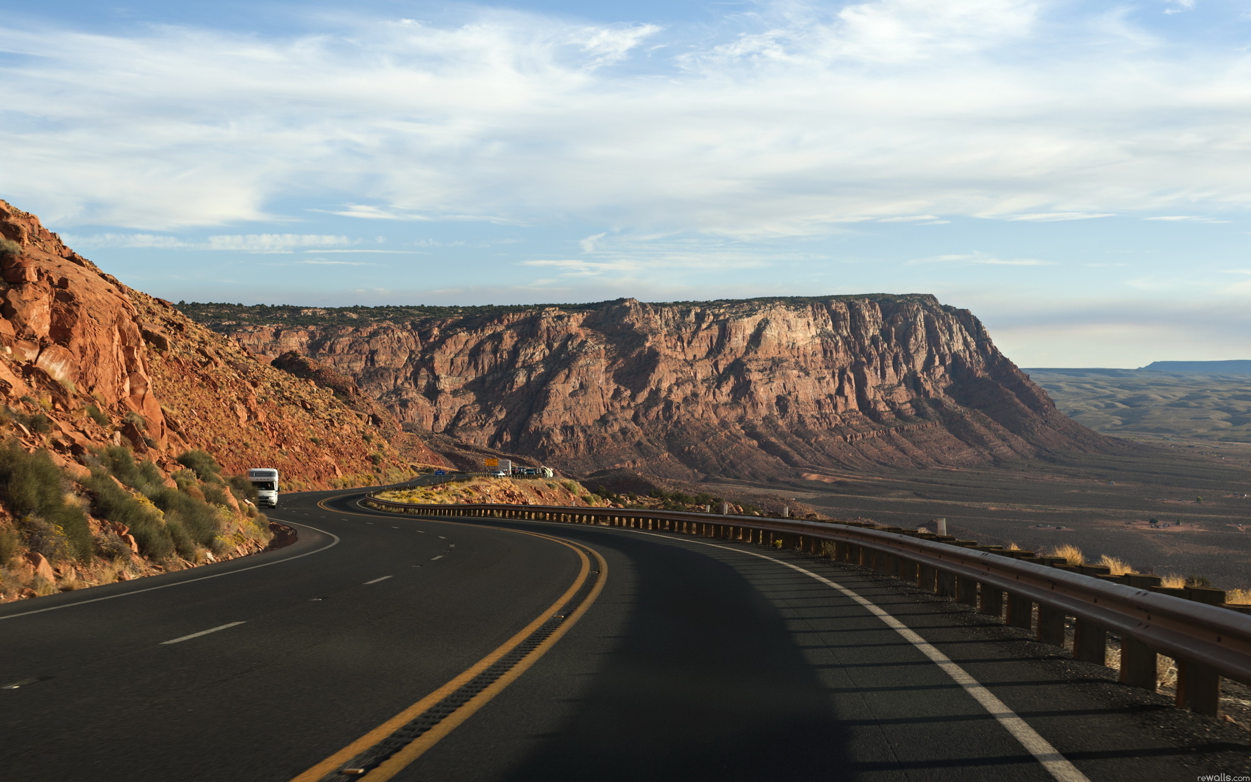Обои дороги на столе. Каньон Калифорния. Калифорния каньон Лестер роуд. Горы США Колорадо серпантин. Красивая дорога.